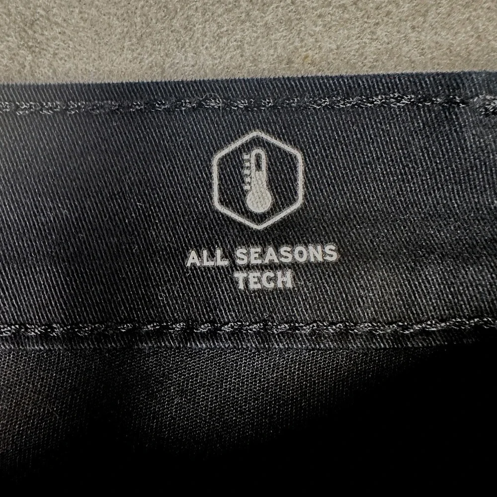 Levis 541 Mens Jeans 38x30 Athletic Taper Black All Seasons Tech Performance